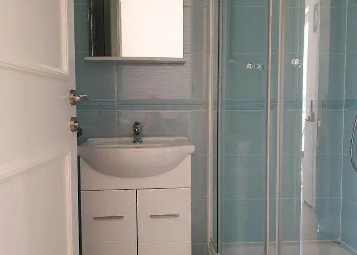 Lana Maris 1 - 200m From Beach, Terrace With Sea View, Wi-fi And Free Parking