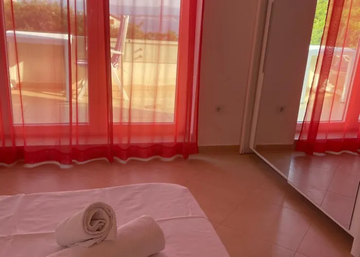 Lana Maris 1 - 200m From Beach, Terrace With Sea View, Wi-fi And Free Parking