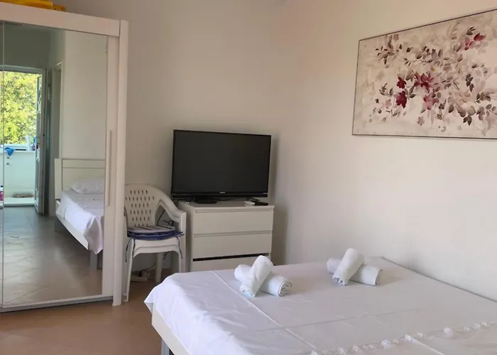 Lana Maris 1 - 200m From Beach, Terrace With Sea View, Wi-fi And Free Parking