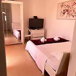 Lana Maris 1 - 200m From Beach, Terrace With Sea View, Wi-fi And Free Parking