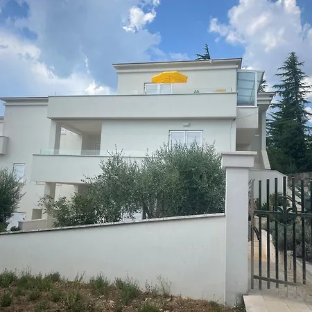 Lana Maris 1 - 200m From Beach, Terrace With Sea View, Wi-fi And Free Parking Lejlighed Dramalj