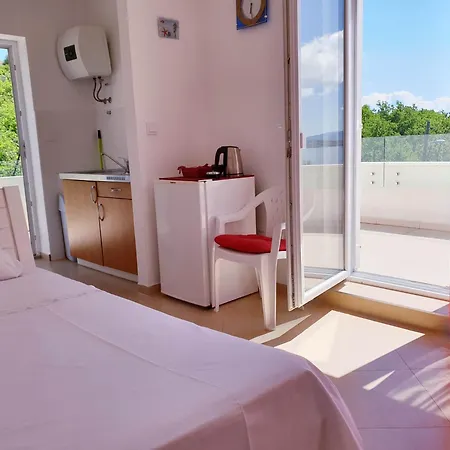 Lana Maris 1 - 200m From Beach, Terrace With Sea View, Wi-fi And Free Parking * Dramalj