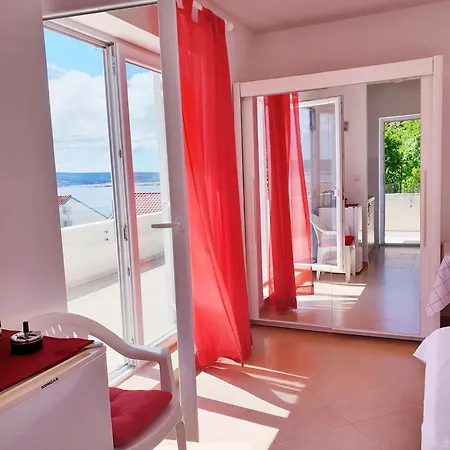 Apartment Lana Maris 1 - 200m From Beach, Terrace With Sea View, Wi-fi And Free Parking Dramalj