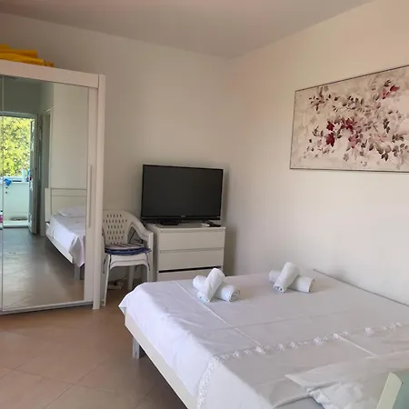 Lana Maris 1 - 200m From Beach, Terrace With Sea View, Wi-fi And Free Parking