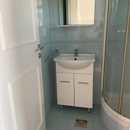 Lana Maris 1 - 200m From Beach, Terrace With Sea View, Wi-fi And Free Parking Apartment