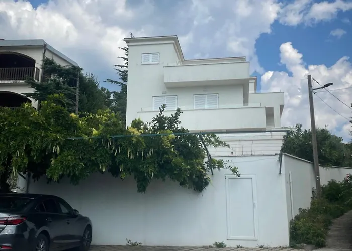 Lana Maris 1 - 200m From Beach, Terrace With Sea View, Wi-fi And Free Parking * Dramalj