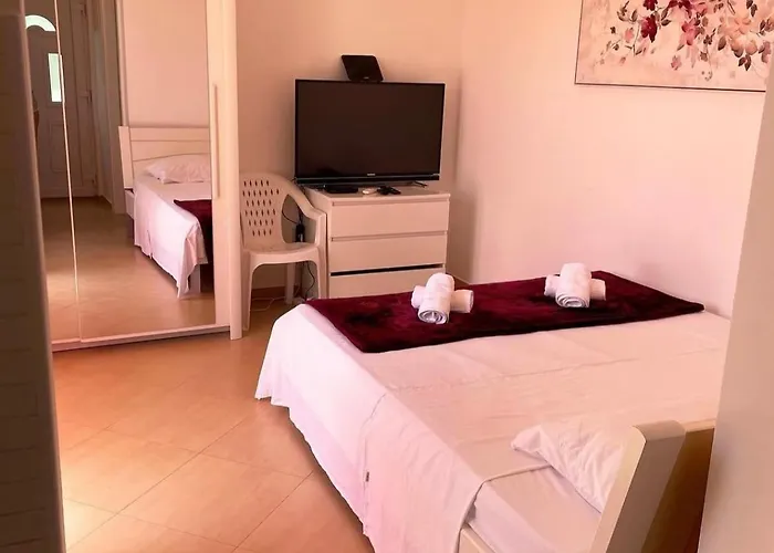 Lana Maris 1 - 200m From Beach, Terrace With Sea View, Wi-fi And Free Parking